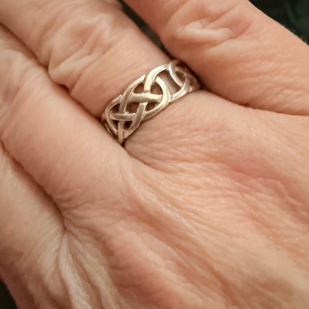 ☘️Sterling Silver Celtic Knot Ring – Size 7, Made in Ireland